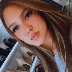 Meet your Posher, Daniela